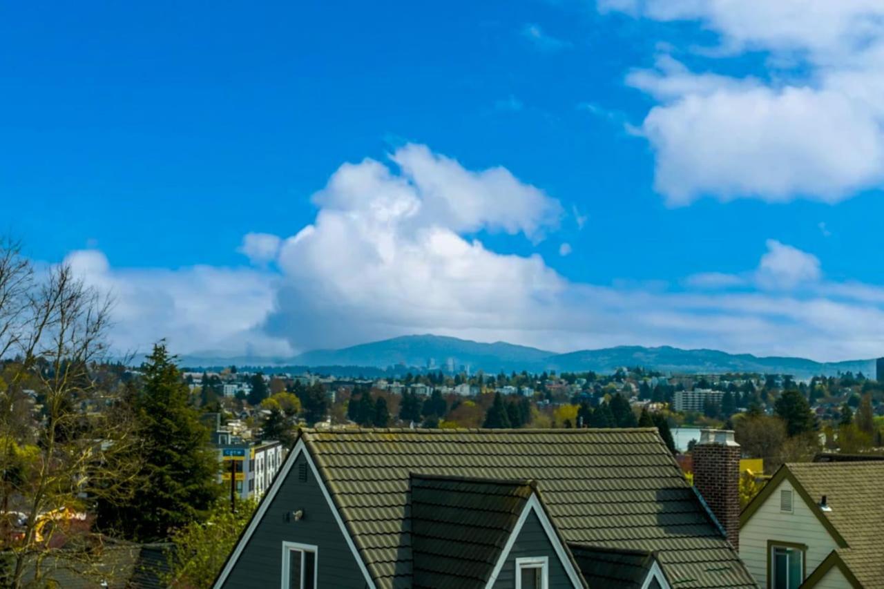 Stylish North Seattle Townhouse- Dual Master Suites Exterior photo