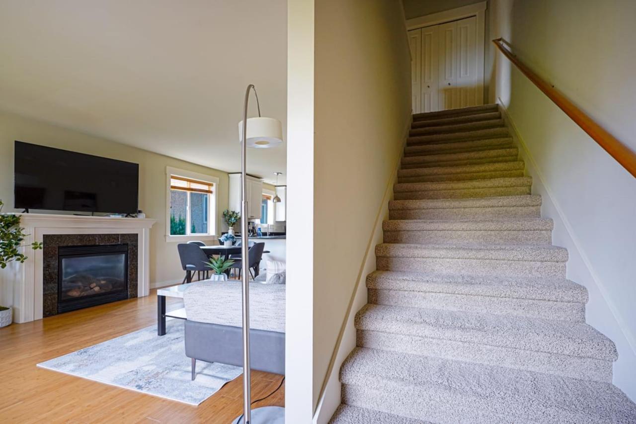 Stylish North Seattle Townhouse- Dual Master Suites Exterior photo