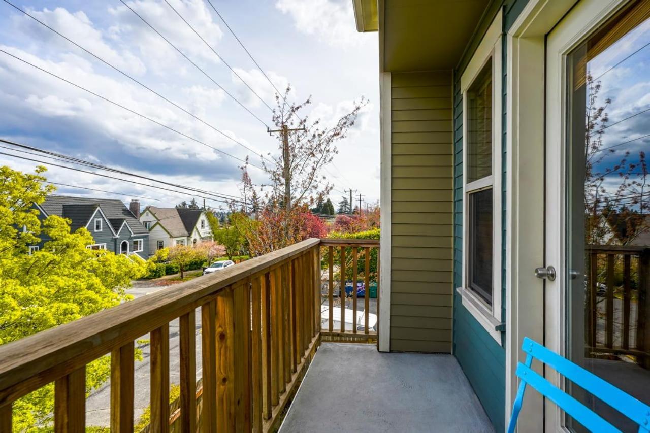 Stylish North Seattle Townhouse- Dual Master Suites Exterior photo